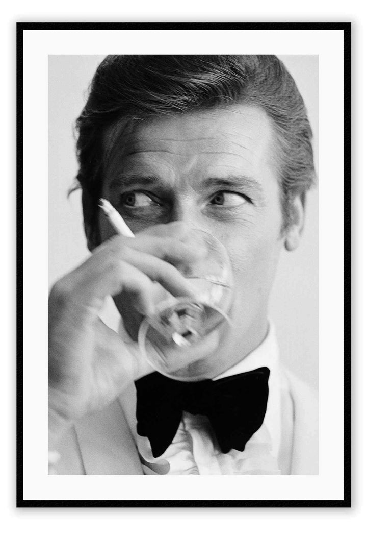 Canvas Print Small		50x70cm / Black Roger Moore 007 Roger Moore 007 Framed print Brand